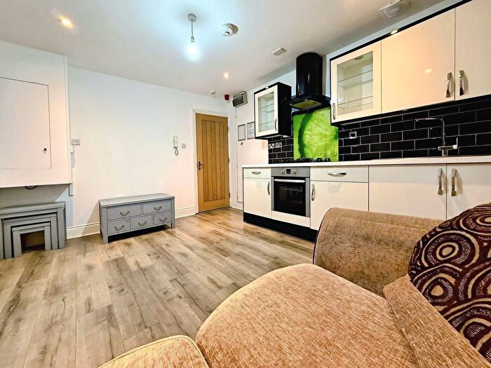 2 Bedroom Flat To Rent In Tudor Street, Cardiff, CF11