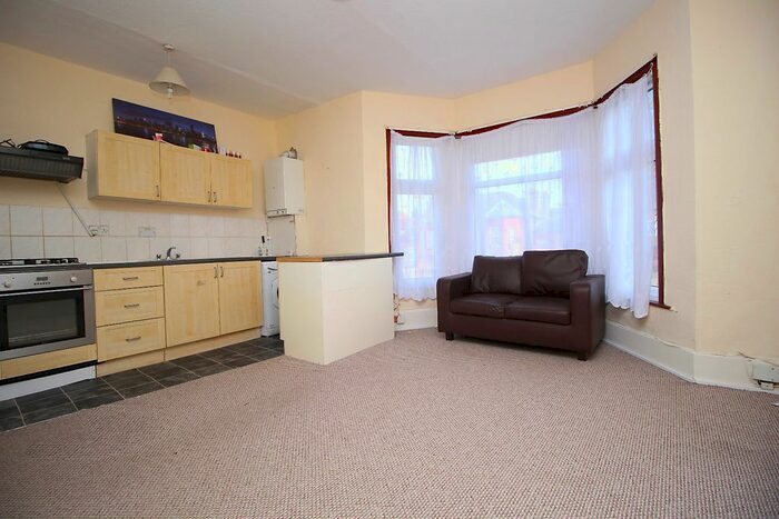 1 Bedroom Flat To Rent In Mansfield Road, Ilford, IG1