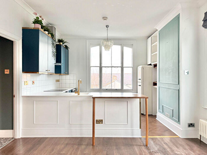 2 Bedroom Flat To Rent In Kings Road, Berkhamsted, HP4