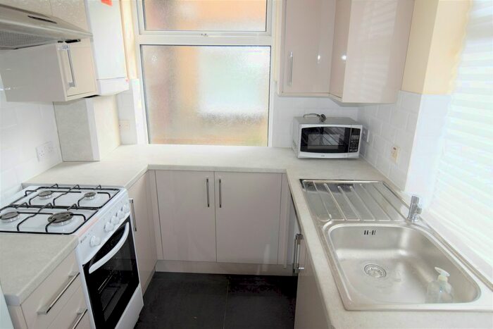 2 Bedroom Flat To Rent In Chigwell Road, Woodford Green, Chigwell, IG8