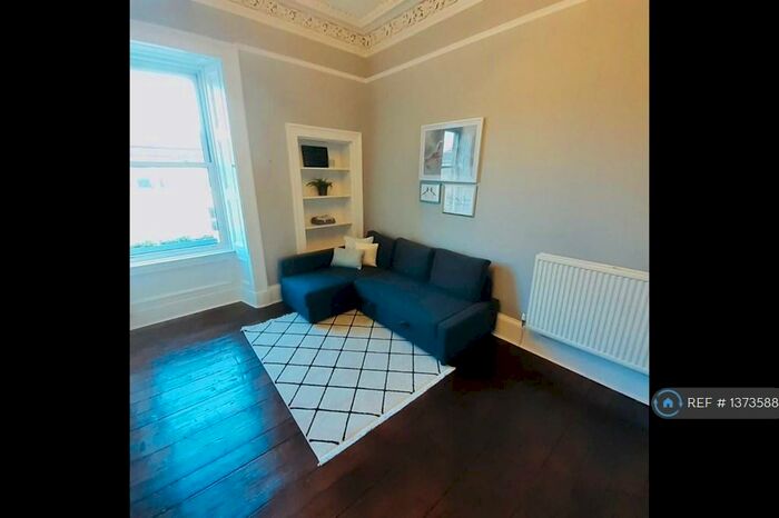2 Bedroom Flat To Rent In Brougham Place, Edinburgh, EH3