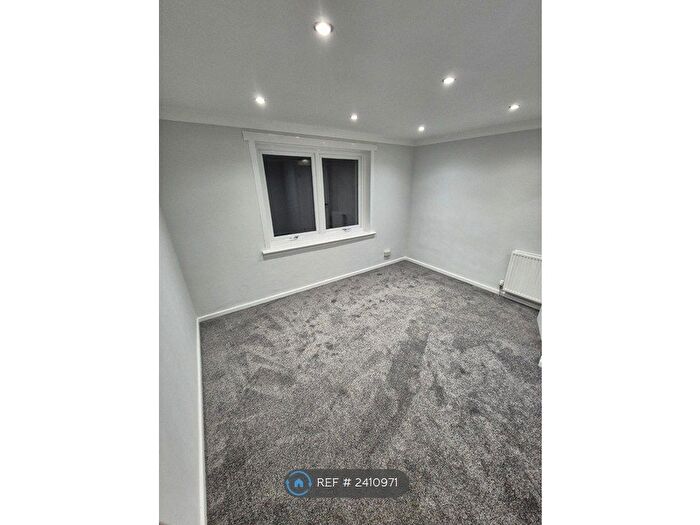 2 Bedroom Flat To Rent In Carron Place, Glasgow, G22