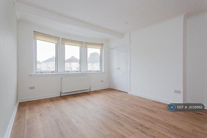 2 Bedroom Flat To Rent In Lochfield Road, Paisley, PA2