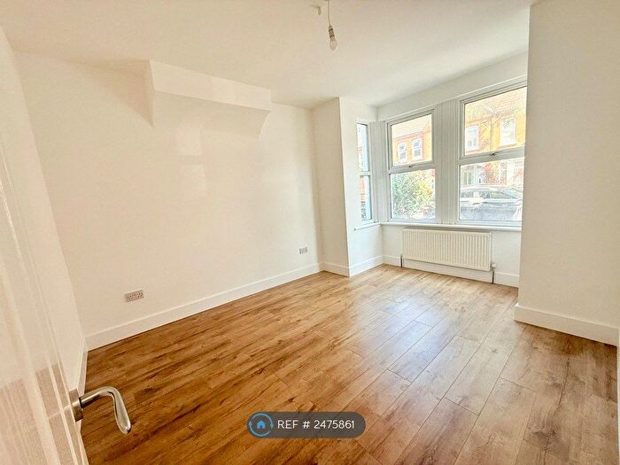2 Bedroom Flat To Rent In Kettlebaston Road, London, E10