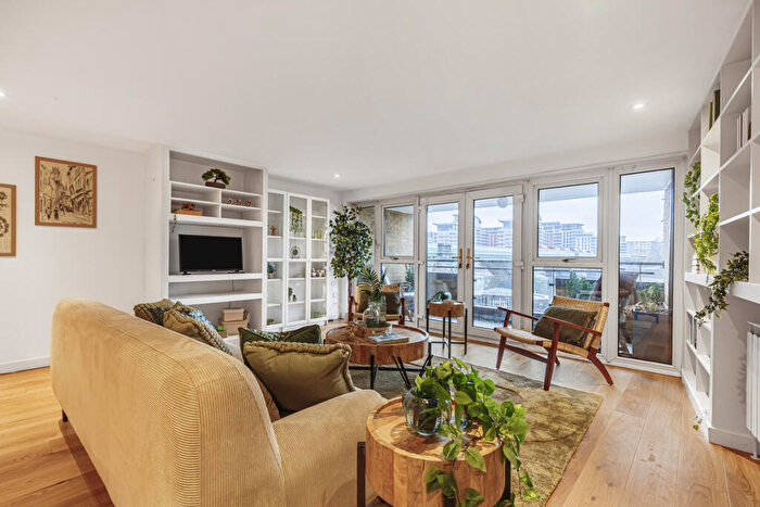 2 Bedroom Flat For Sale In Lombard Road, London, SW11