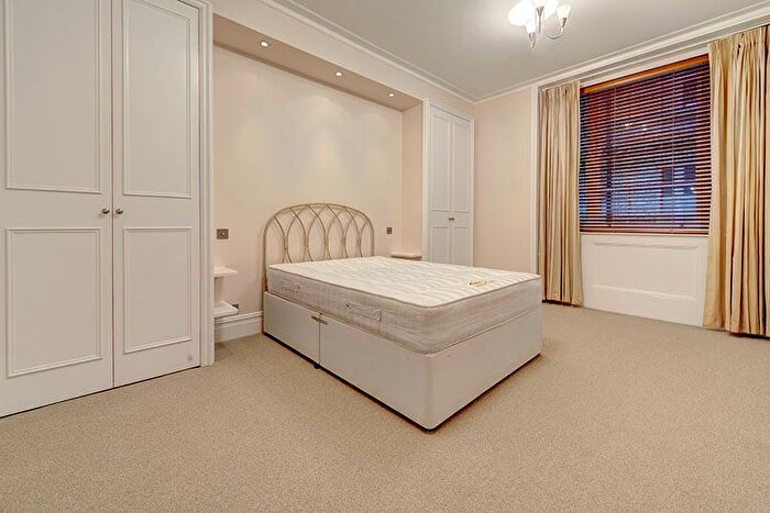 2 Bedroom Flat To Rent In Carlisle Place, London, SW1P