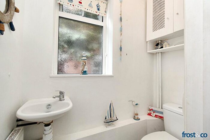 2 Bedroom Flat To Rent In Commercial Road, Ashley Cross, BH14