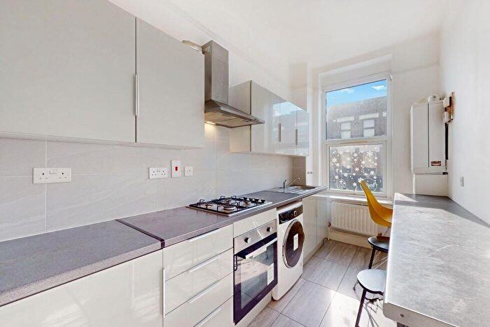 3 Bedroom Flat To Rent In Chamberlayne Road, Kensal Rise, NW10