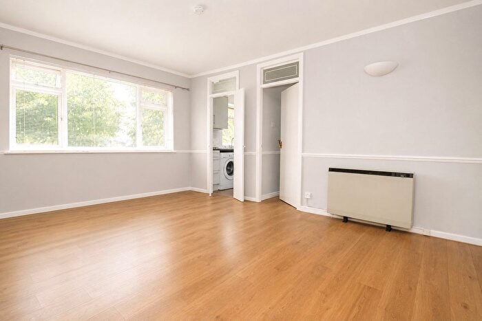 1 Bedroom Flat To Rent In Croydon Road, London, SE20