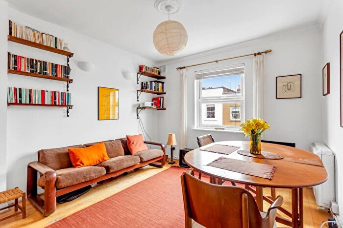 2 Bedroom Apartment For Sale In Shakspeare Walk, London, N16