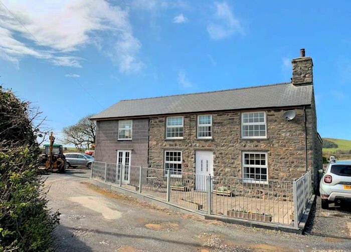 3 Bedroom Farmhouse For Sale In Bryncrug, Tywyn, LL36