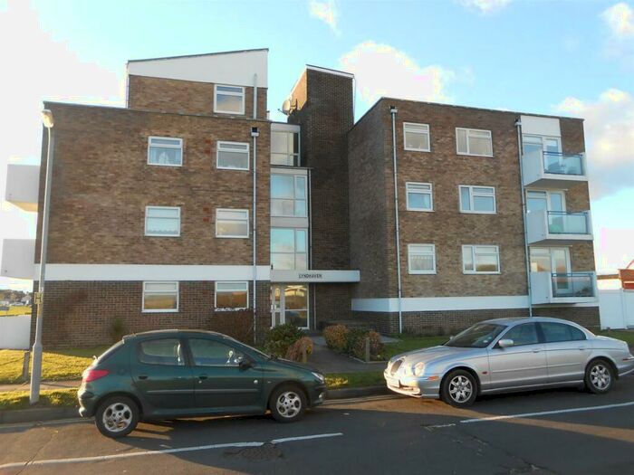2 Bedroom Flat To Rent In Lyndhurst Road, Holland-on-Sea, CO15