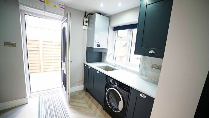 2 Bedroom Flat To Rent In Durham Road, London, SW20