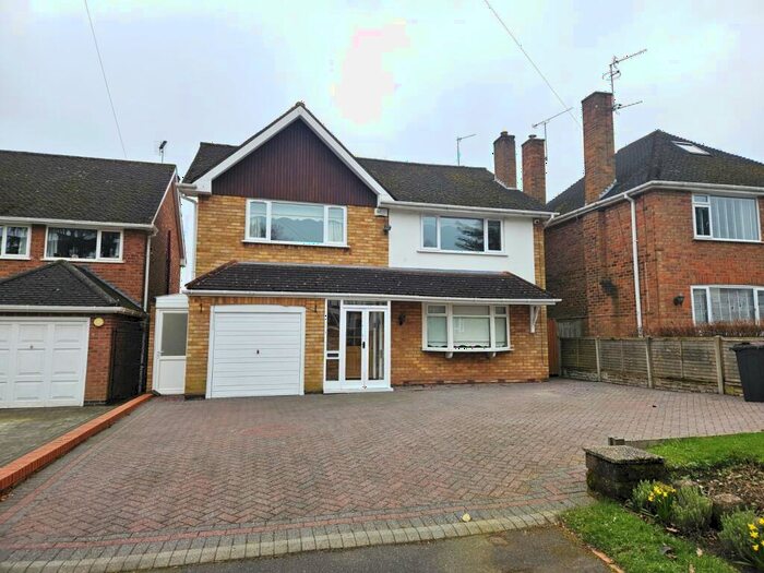 3 Bedroom Detached House To Rent In Kempson Avenue, Sutton Coldfield, West Midlands, B72