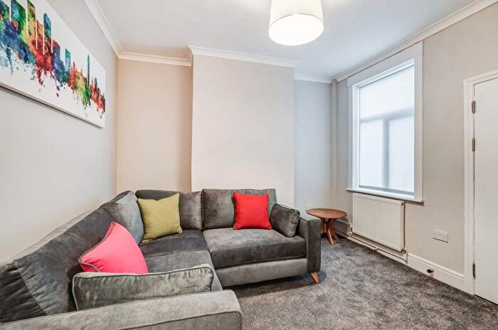 4 Bedroom Flat To Rent In Raddlebarn Road, Selly Oak, Birmingham, B29