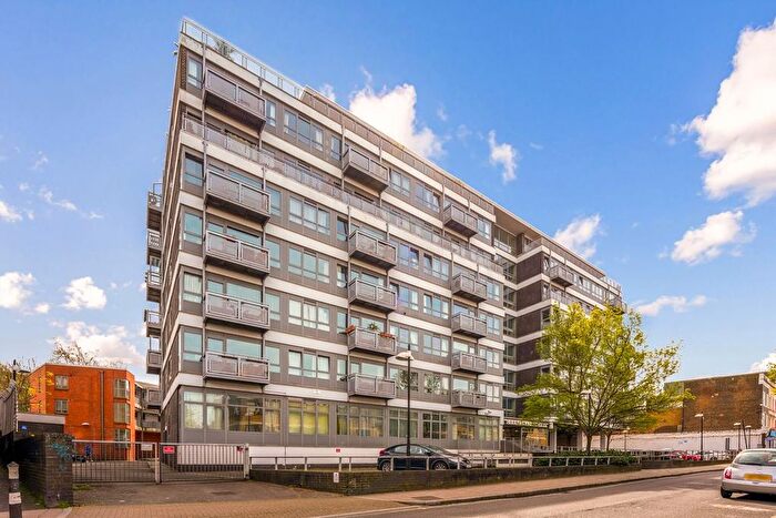 2 Bedroom Flat To Rent In New Park Road, Brixton, SW2