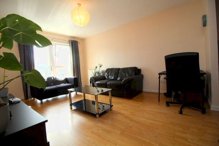 2 Bedroom Flat To Rent In Barrland Street, Pollockshields, Glasgow, G41
