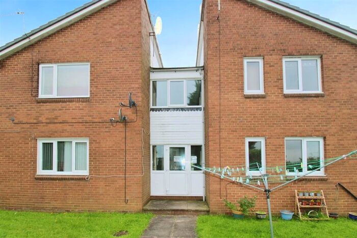 1 Bedroom Flat To Rent In Santa Monica Grove, Bradford, BD10