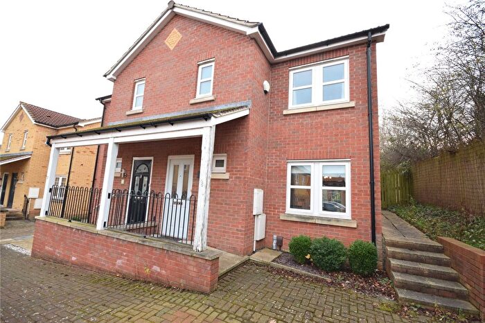 2 Bedroom Semi-Detached House To Rent In Hawthorn Mews, Leeds, West Yorkshire, LS14