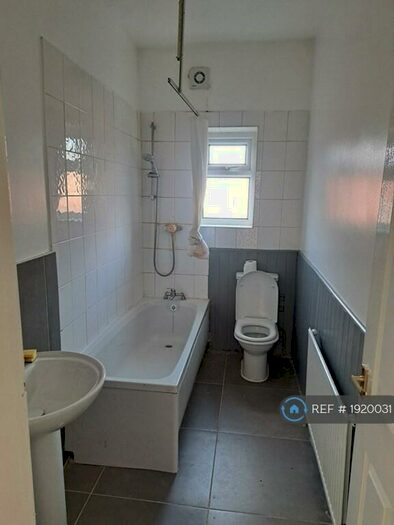 2 Bedroom Terraced House To Rent In Kenyon Street, Manchester, M18