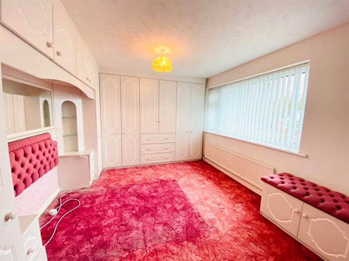 3 Bedroom Semi-Detached House For Sale In Westminster Avenue, Ashton U Lyne, OL6
