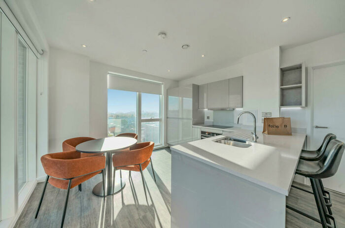 2 Bedroom Apartment To Rent In Thurlow Street, London, SE17