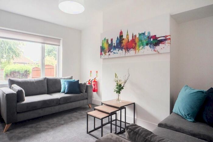 4 Bedroom Semi-Detached House To Rent In Warwick Avenue, Beeston, Nottingham, NG9