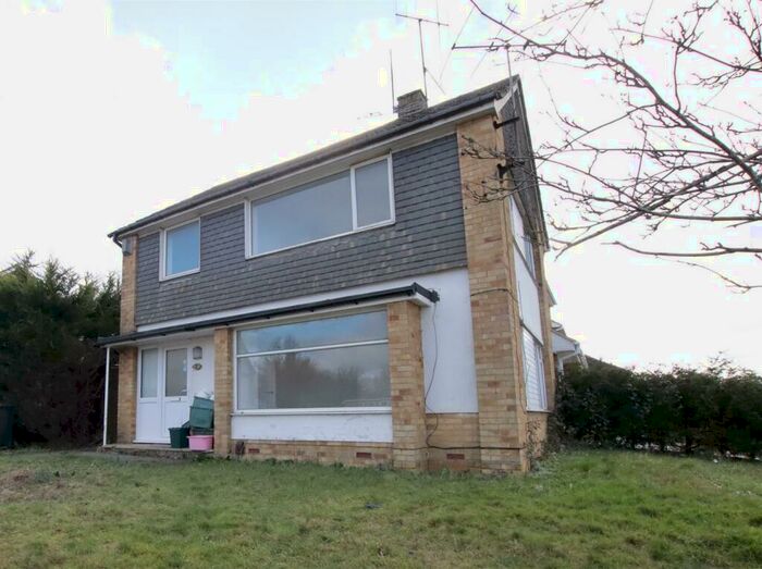 3 Bedroom Semi-Detached House To Rent In Foxcombe Drive, Tilehurst, RG31