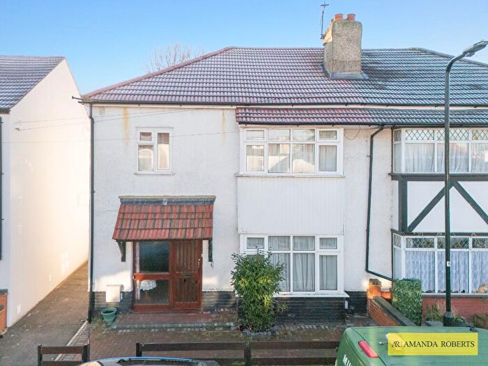 3 Bedroom Semi Detached House For Sale In Pretoria Crescent, London, E4