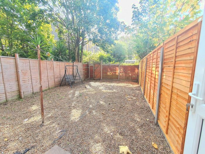 4 Bedroom Maisonette To Rent In Osmington House, Oval, Stockwell, London, SW8