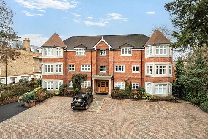 2 Bedroom Flat For Sale In Queens Road, Weybridge, KT13