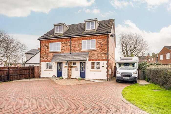 3 Bedroom Semi Detached House For Sale In Stanbridge Road, Leighton Buzzard, LU7