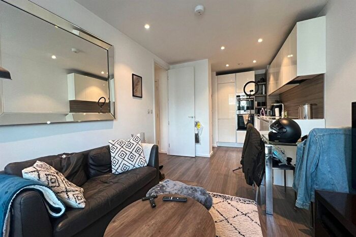 1 Bedroom Flat To Rent In Aurora Apartments, Wandsworth, Buckhold Road, London, SW18