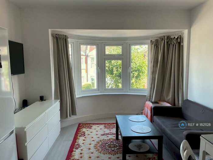 1 Bedroom Flat To Rent In Audley Road, London, NW4
