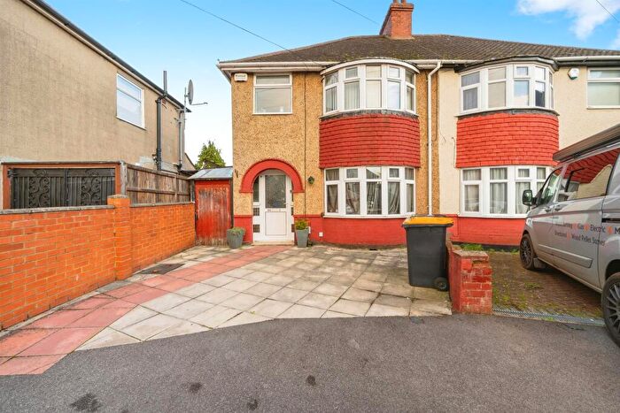 4 Bedroom Semi Detached House For Sale In Lynton Grove, Bedford, MK42