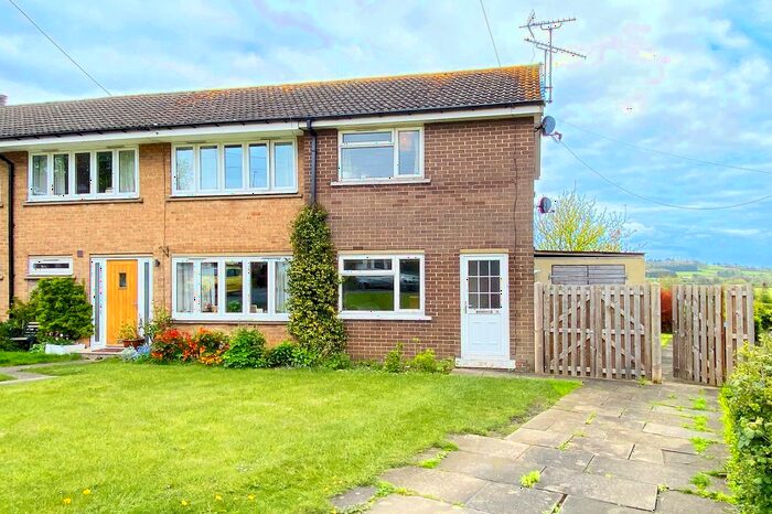 2 Bedroom End Of Terrace House For Sale In Kingsway, Huby, Leeds, LS17