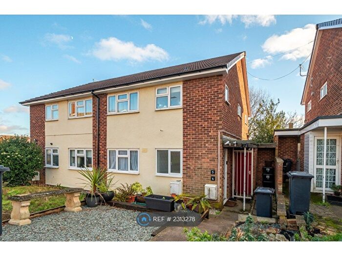 1 Bedroom Flat To Rent In Saffron Close, Hoddesdon, EN11