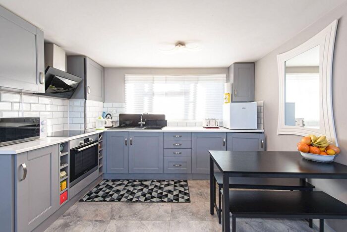 1 Bedroom Flat For Sale In Barford Close, Temple Fortune, London, NW4