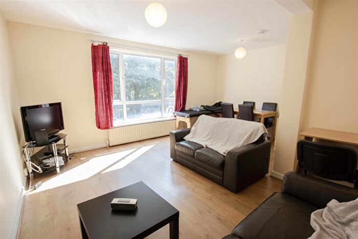 4 Bedroom House To Rent In East Drive, Birmingham, B5