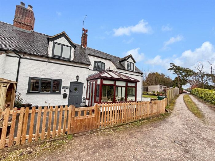 3 Bedroom Cottage For Sale In Honeybun Cottage, Ashby Road East, Bretby, Burton-On-Trent, DE15