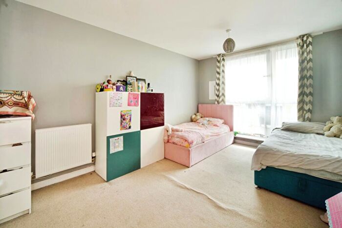 2 Bedroom Flat For Sale In Coppermill Heights, Ferry Lane, London, N17