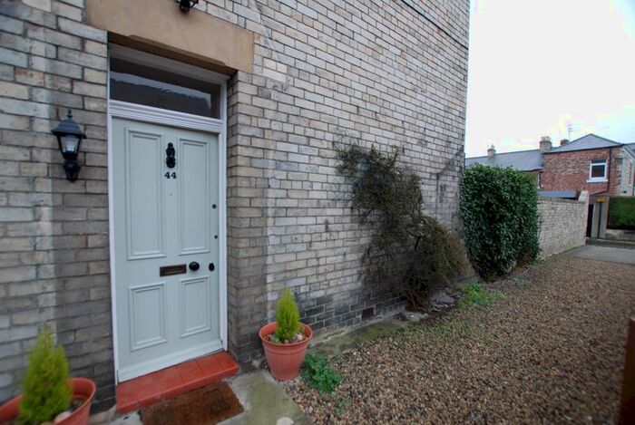 2 Bedroom Flat To Rent In Ivy Road, Gosforth, Newcastle Upon Tyne, NE3