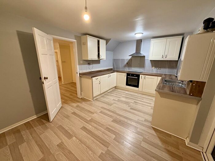 3 Bedroom End Of Terrace House To Rent In Arnett Avenue, Finchampstead, RG40