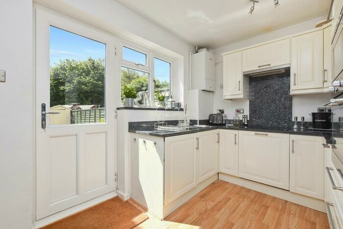2 Bedroom House To Rent In Cotswold Way, Worcester Park, KT4