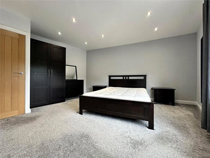 1 Bedroom Apartment To Rent In King Lane, Leeds, West Yorkshire, LS17
