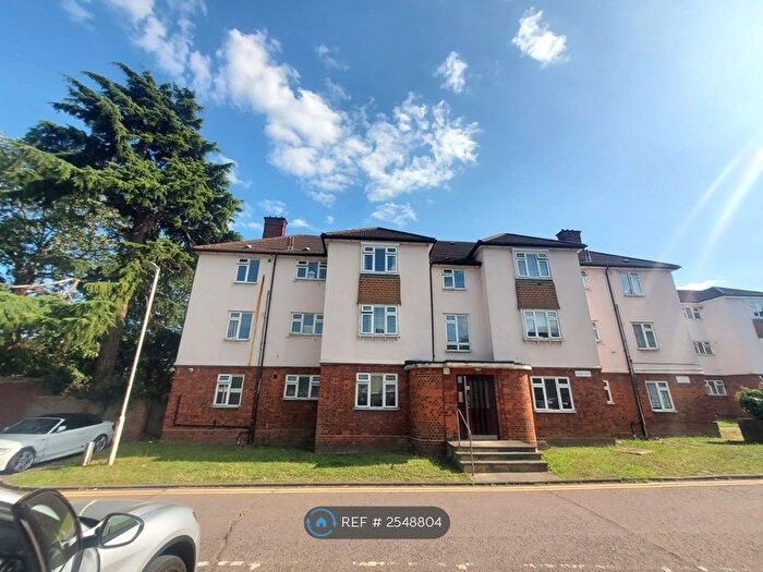 3 Bedroom Flat To Rent In Oakhall Court, London, E11