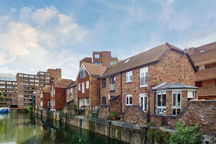 3 Bedroom Terraced House To Rent In Mews Street, Wapping, E1W