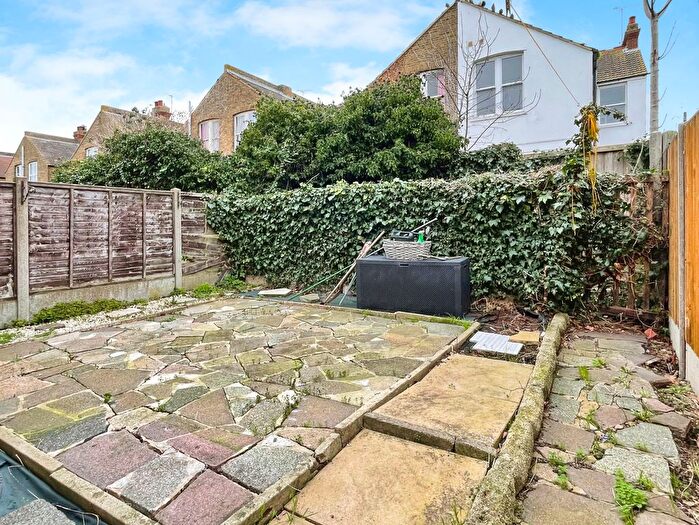 2 Bedroom Flat For Sale In Douglas Road, Herne Bay, CT6