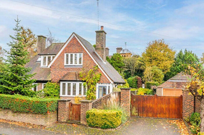 2 Bedroom Detached House To Rent In Hadley Road, Enfield, EN2