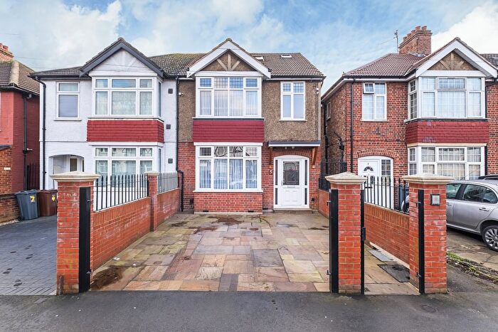 Studio To Rent In Taunton Avenue, Hounslow, TW3
